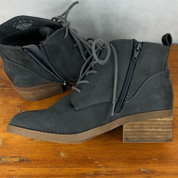 Sz 6 Carlos Santana Gray Suede Boots - Picture 5 of 11